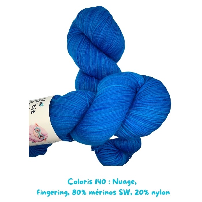 Nuage fingering: Coloris 140 plus, Léa joue à la marelle.
