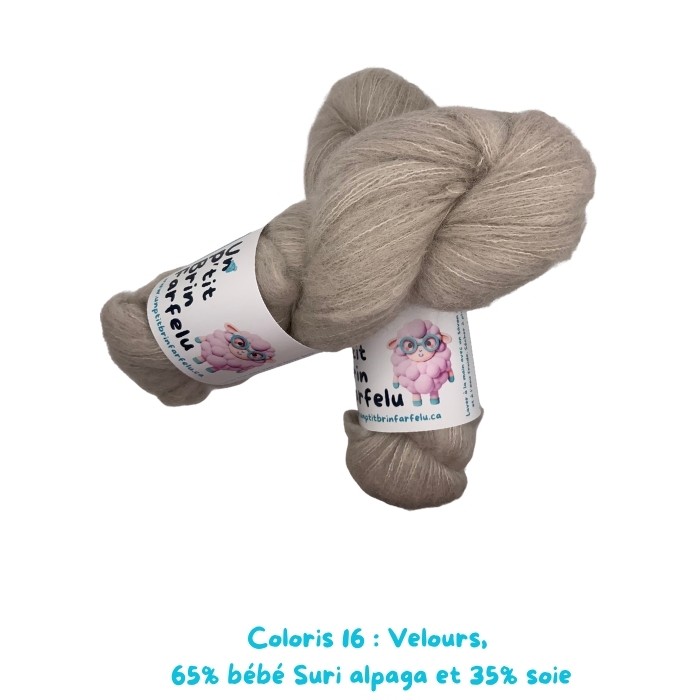 Velours: Coloris 16, Yasmine confond la crème pour le visage.