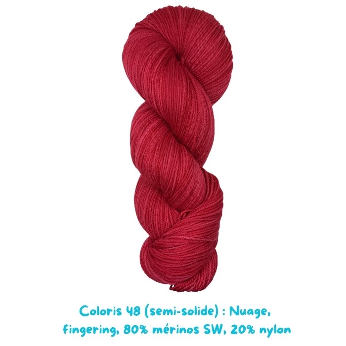 Nuage fingering: Coloris 48 Semi-Solide, Cynthia déménage dans sa nouvelle maison.