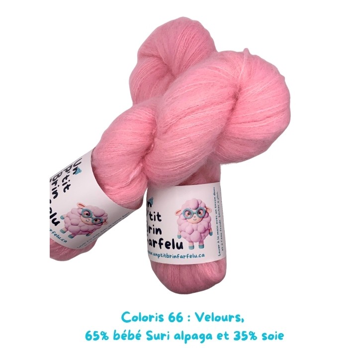 Velours: Coloris 66, Josée peint les murs de sa chambre en bleu royal.