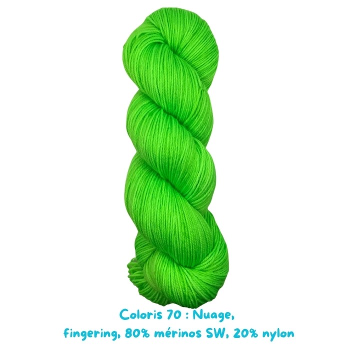 Nuage fingering: Coloris 70,Édouard fabrique une fusée spatiale.