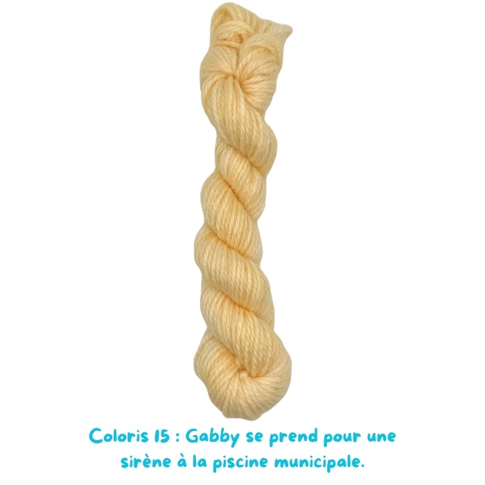 Coloris 15 : Gabby se prend pour une sirène à la piscine municipale.