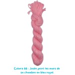 Nuage fingering: Coloris 66 : Josée peint les murs de sa chambre en bleu royal.