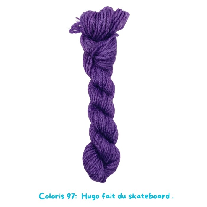 Coloris 97:  Hugo fait du skateboard.