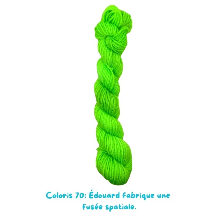 Coloris 70 : Édouard fabrique une fusée spatiale. 